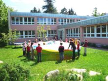 Garten Michler Kinderland Kindergruppe mit Schwungtuch